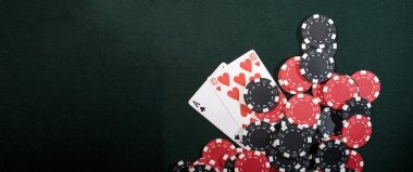 danatogel Domino QQ betting interface showing stake controls and live chat